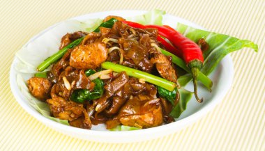 Erişteyi karıştır.