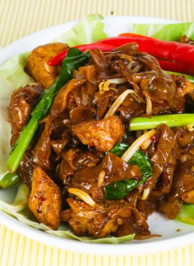 Erişteyi karıştır.