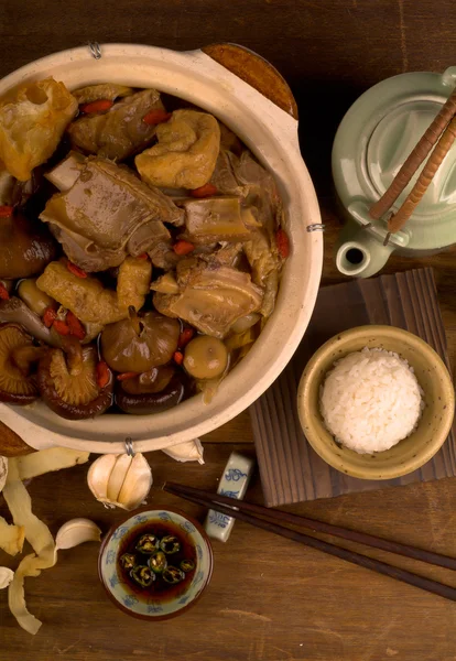 Ba kut teh. Malaysian stew of pork and herbal soup, — Stock Photo, Image