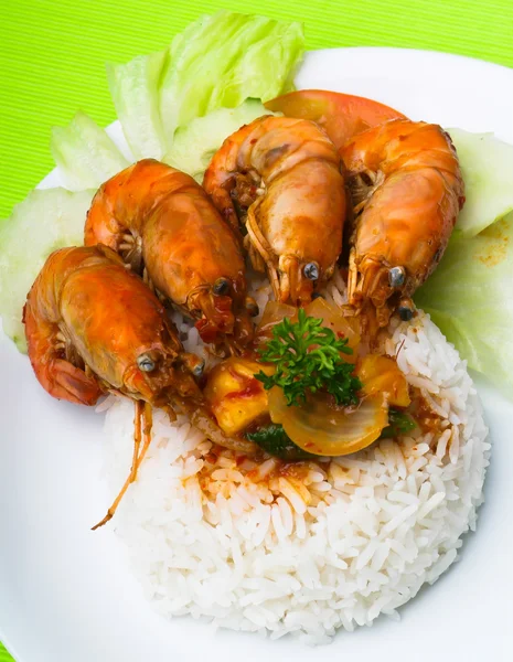 Krevety podáváme s rýži Asie jídlo. — Stock fotografie