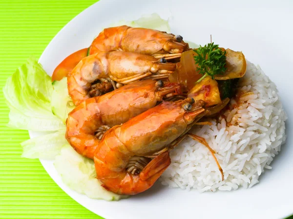 Udang melayani dengan nasi asia makanan . — Stok Foto