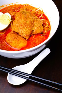 Köri tavuk noodles Asya gıda