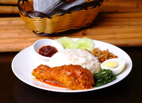 Nasi lemak hidangan beras pedas tradisional — Stok Foto