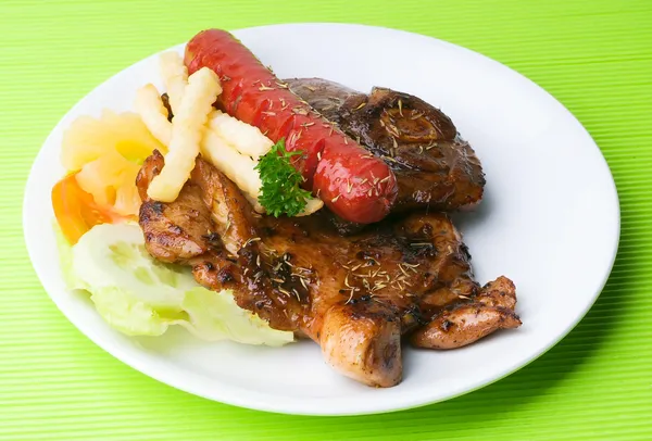 Kip biefstuk met een groenten. — Stockfoto