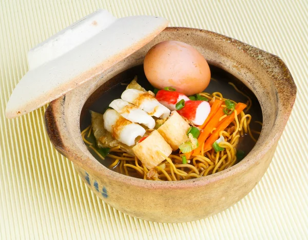 Tonnudeln. Asiatische Lebensmittel — Stockfoto