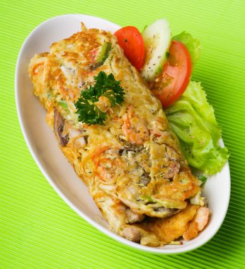 Deniz ürünleri ve mantarlı omlet