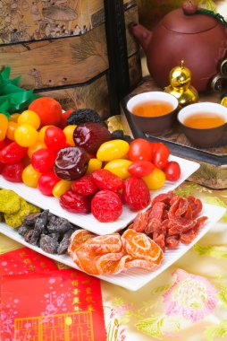 Çin yeni yılı zemin üzerine kurutulmuş meyveler