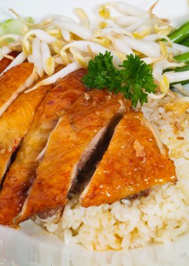 tavuklu pilav. Asya tarzı hainan tavuk pilav치킨 라이스입니다. 아시아 스타일 하이난 치킨 라이스