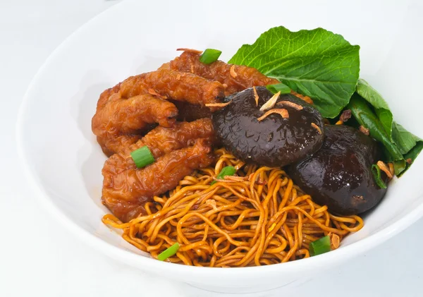 Wanton noodle, wanton noodle with chicken feet and mushroom — Stock Photo, Image