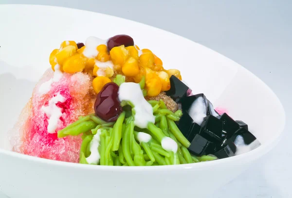 Eiskacang, Dessert aus rasiertem Eis mit Eis — Stockfoto