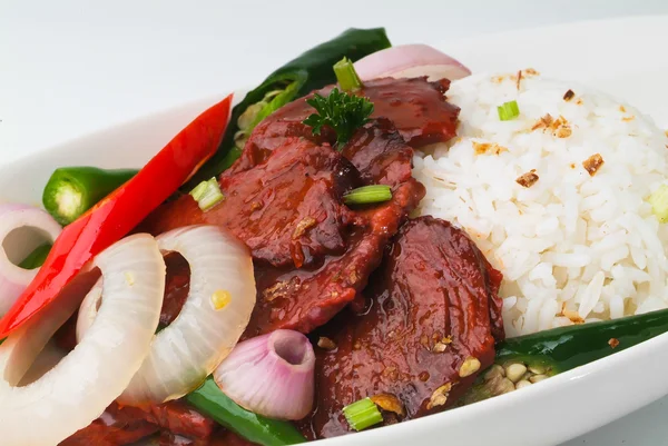Beef stir-fry with vegetable and rice — Stock Photo, Image