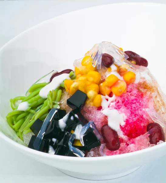Ice kacang, dessert i rakat isen med glass — Stockfoto