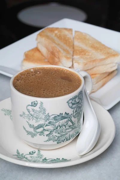 Desayuno clásico. Café y tostadas — Foto de Stock
