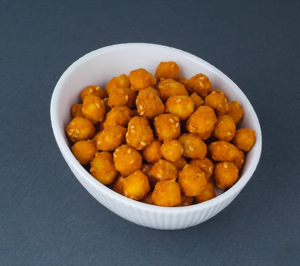 Erdnüsse mischen Zucker mit Sesam bestreuen — Stockfoto