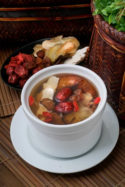Ördek ve ot çorbası, Çin yemeği stili — Stok fotoğraf