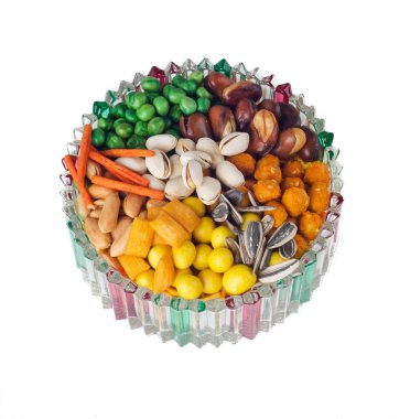 beyaz zemin üzerine karışık Kuruyemiş