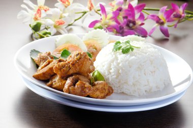 Tayland pirinç tavuk kızartma