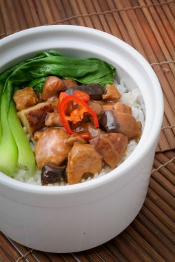 tavuk mantar pirinç arka planda