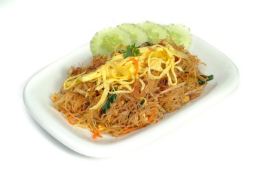 Kızarmış pirinç noodle ile deniz ürünleri