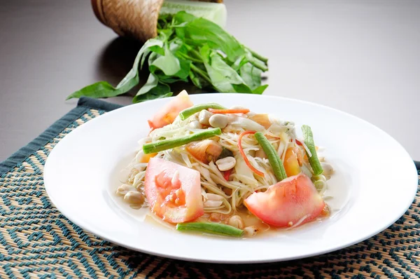 Зелений папайя салат тайська кухня гостра смачна — стокове фото
