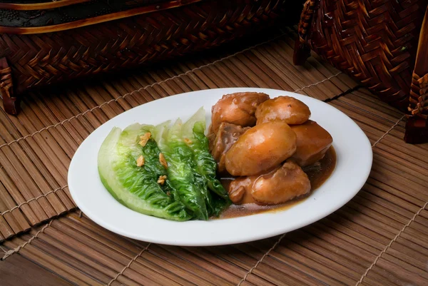Kinesisk mat kyckling och grönsaker中国食品鸡和蔬菜 — 图库照片