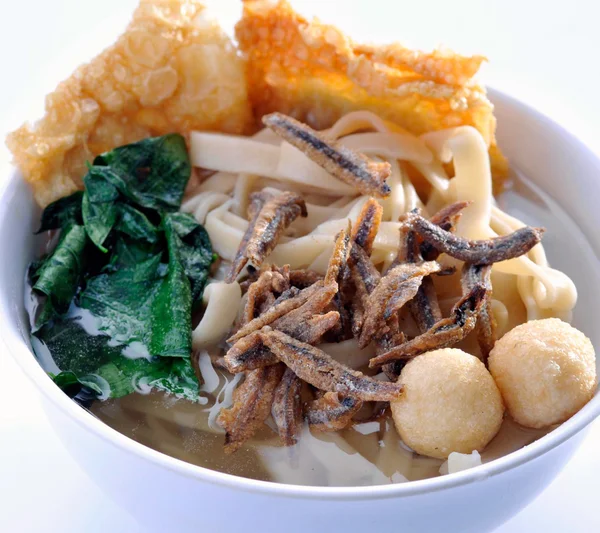 Soupe aux nouilles et nourriture asiatique — Photo