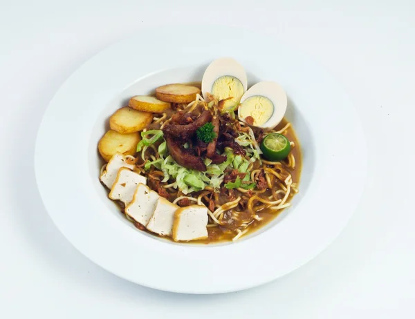 Суп с лапшой и азиатская еда — стоковое фото