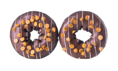 Beyaz arka planda çikolatalı çörekler.