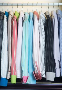 gömlek. erkek gömlek askıları