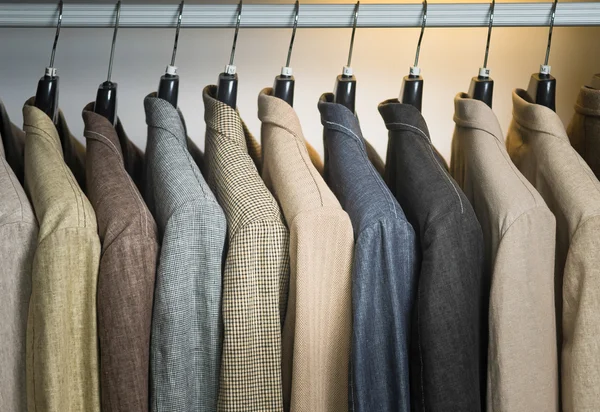 gömlek. erkek gömlek askıları