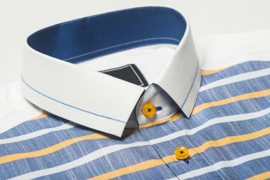 gömlek gülümsemek. erkek gömlek gülümsemek