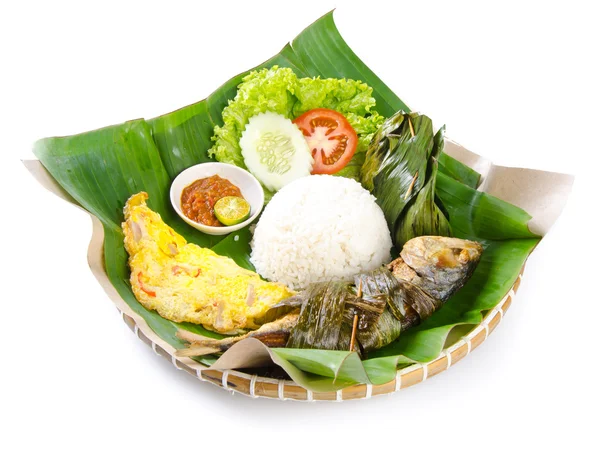 Hidangan ikan khusus Indonesia, Ikan, di latar belakang — Stok Foto