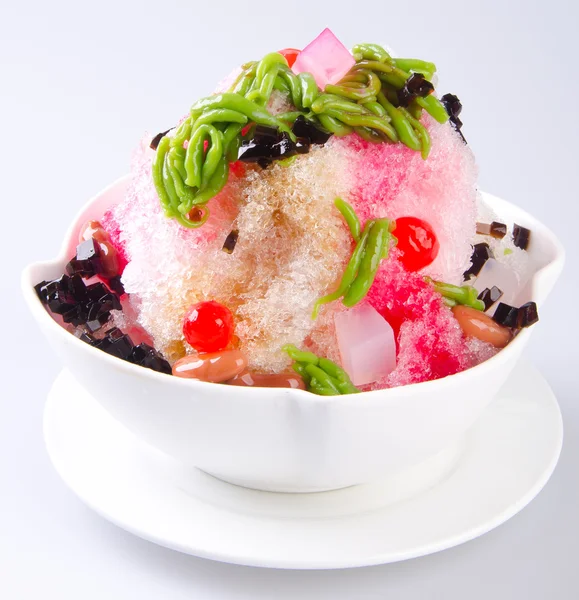 Eiskacang, Dessert aus rasiertem Eis mit Eis — Stockfoto