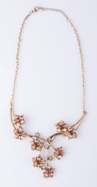bir arka plan üzerinde güzel necklase
