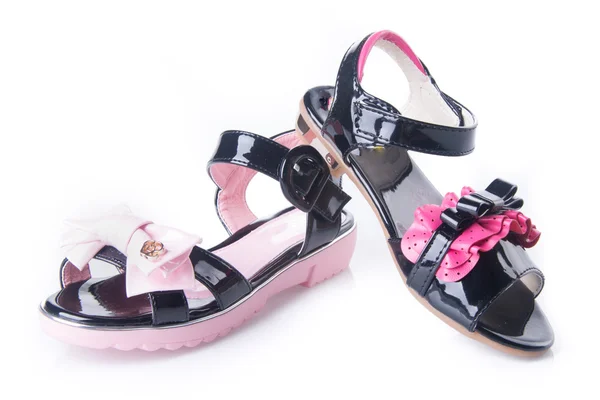 Bota. dětské sandály na pozadí — Stock fotografie