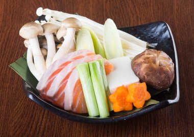 Japon mutfağı. güveç arka planda