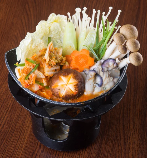 Cozinha japonesa. pote quente no fundo — Fotografia de Stock