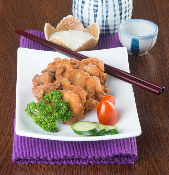 Cocina japonesa. pollo frito en el fondo — Foto de Stock