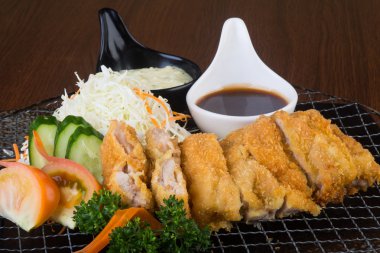 Japon mutfağı. arka planda kızarmış tavuk