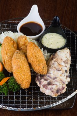 Japon mutfağı. arka planda tempura deniz ürünleri