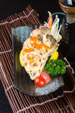 Japon mutfağı. arka planda kabuk balık ızgara