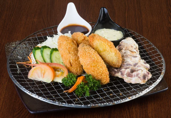 Japanse keuken. TEMPURA zeevruchten op de achtergrond — Stockfoto