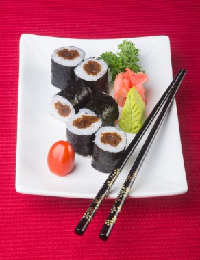 Japon mutfağı. Arka planda suşi var.