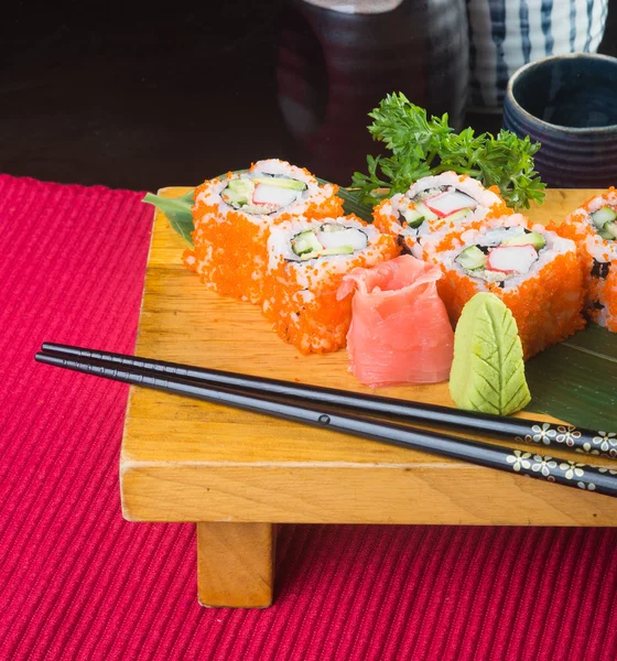 Japansk mat. sushi på bakgrunden — Stockfoto