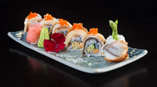 Japońska kuchnia. sushi na tle — Zdjęcie stockowe