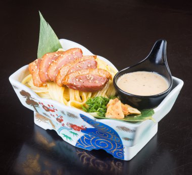 Japon mutfağı. Udon arka planda