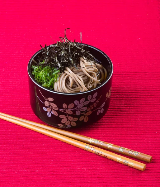 Cuisine japonaise. udon sur le fond — Photo