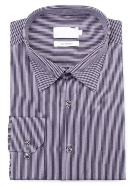 Beyaz arkaplanda izole edilmiş gömlek