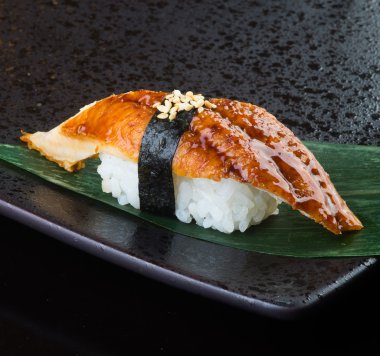 Japon mutfağı. arka planda unagi suşi