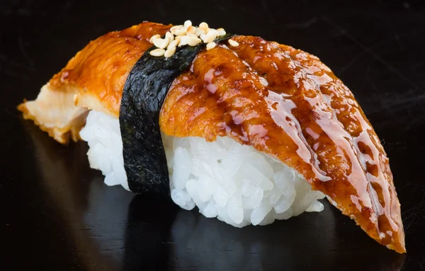 Cocina japonesa. sushi unagi en el fondo — Foto de Stock